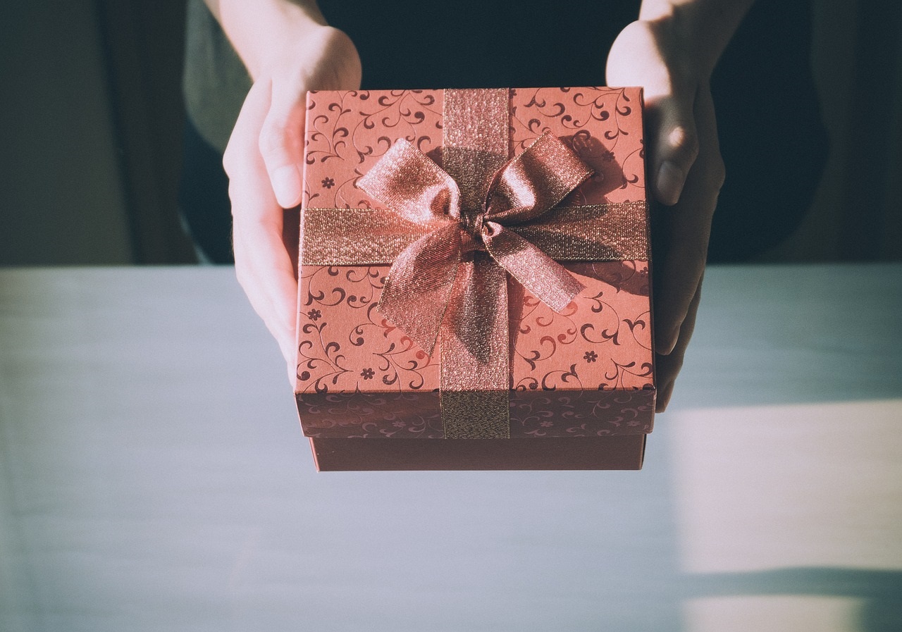 Furoshiki : une méthode simple et écologique pour emballer vos cadeaux